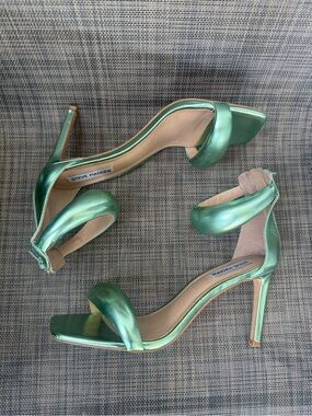 Steve Madden PARTAY Metallic Green Heels | Women’s 8.5M